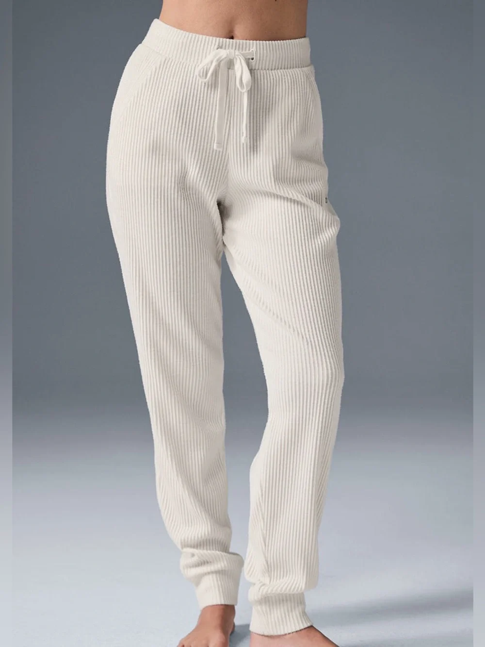 ALO Yoga Muse Sweatpants in Ivory